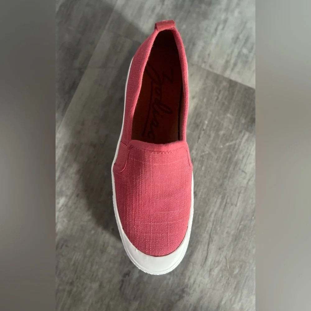 Zodiac Ciara Red Canvas Slip-On Sneakers Women’s 7.5M Casual Everyday Comfort